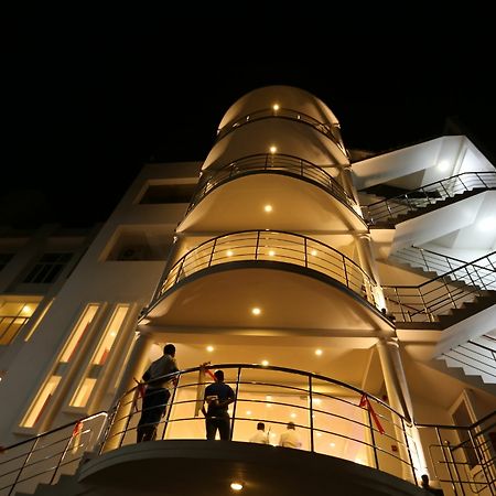 Hotel Oviya Vavuniya Exterior foto
