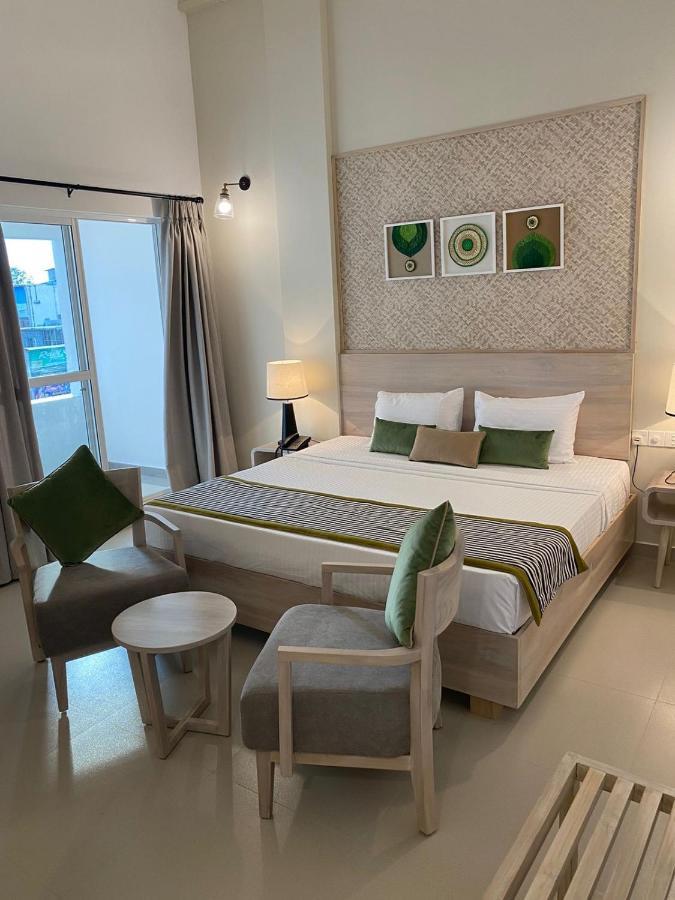 Hotel Oviya Vavuniya Exterior foto