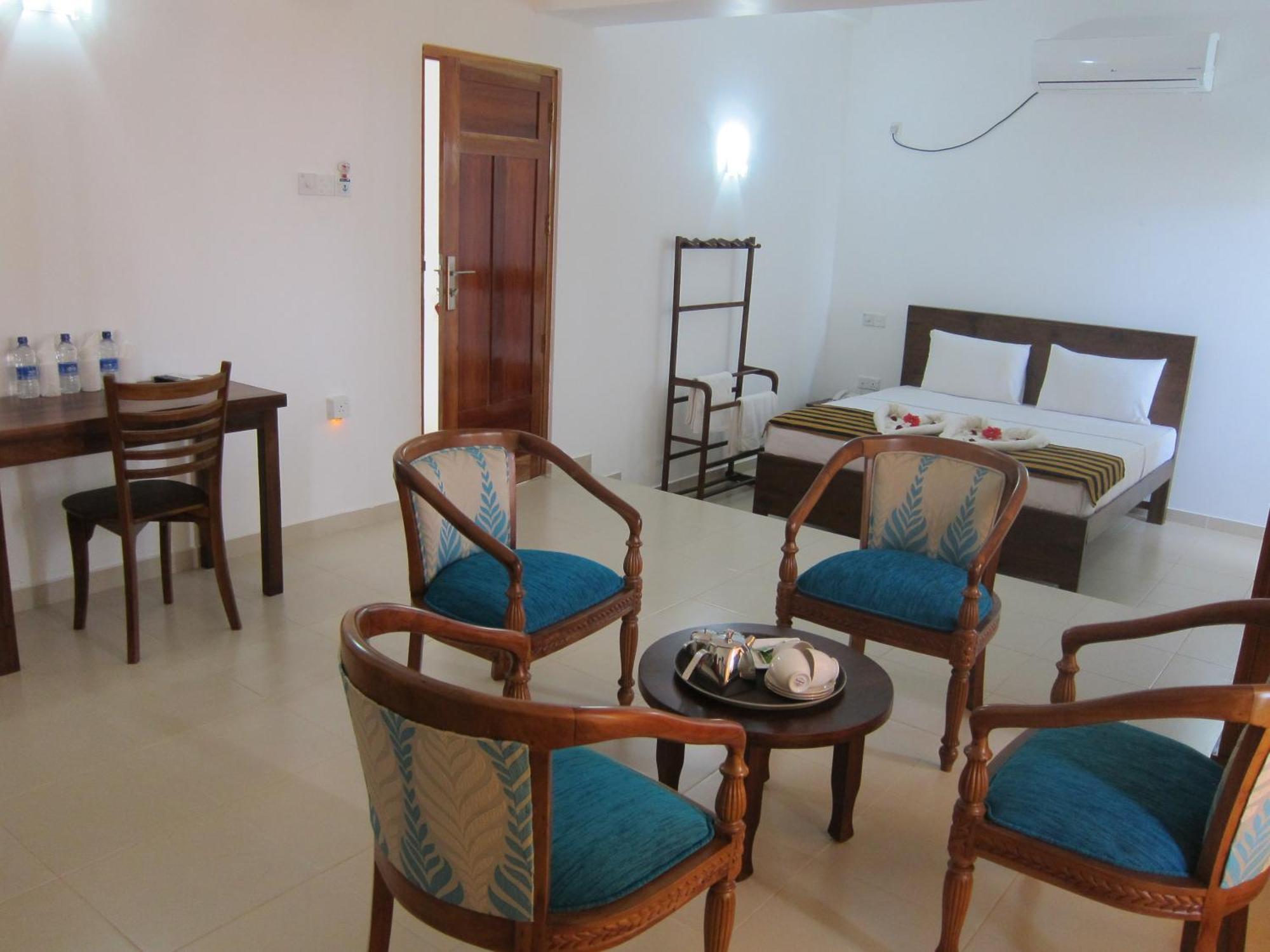 Hotel Oviya Vavuniya Exterior foto