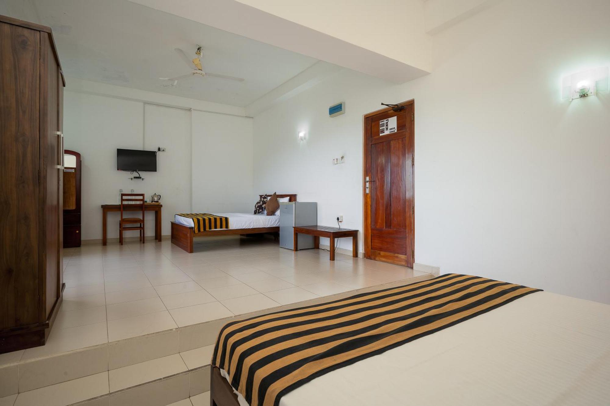 Hotel Oviya Vavuniya Exterior foto