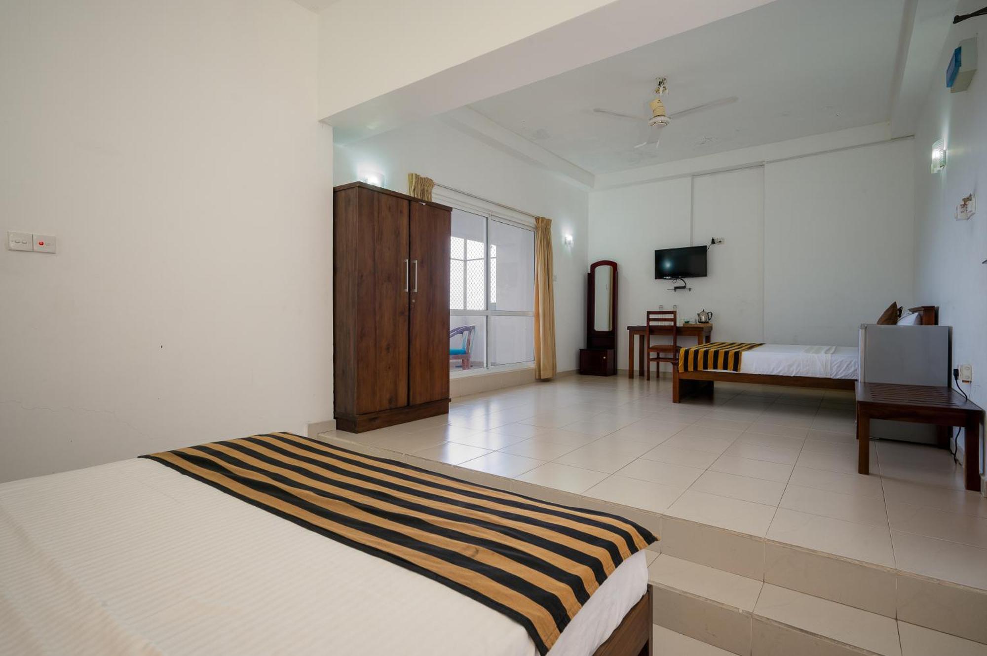 Hotel Oviya Vavuniya Exterior foto