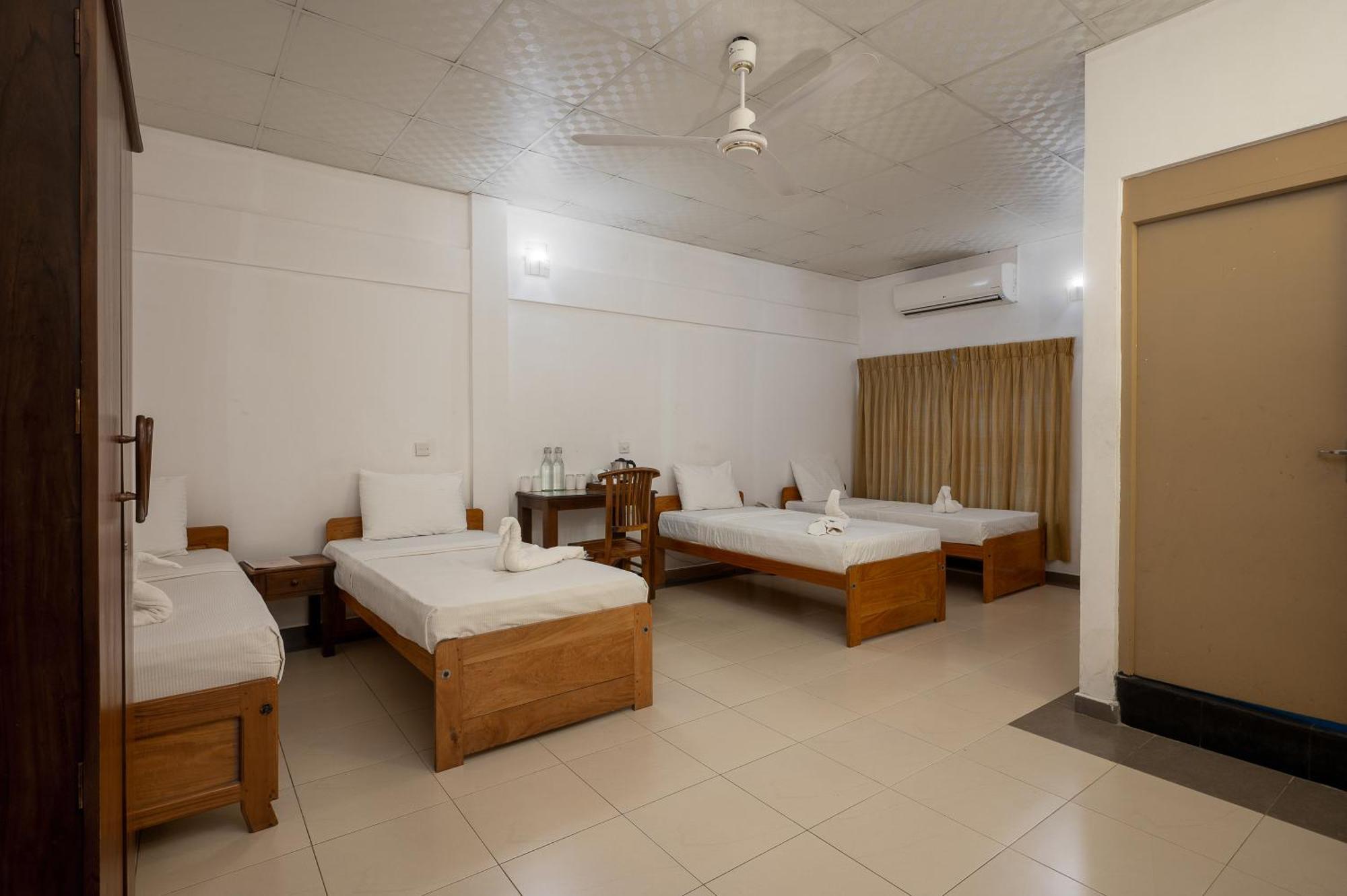 Hotel Oviya Vavuniya Exterior foto