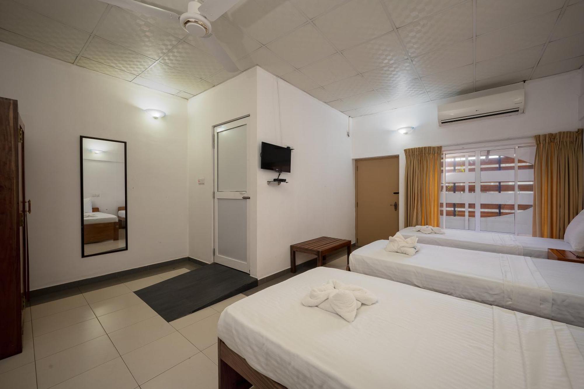 Hotel Oviya Vavuniya Exterior foto