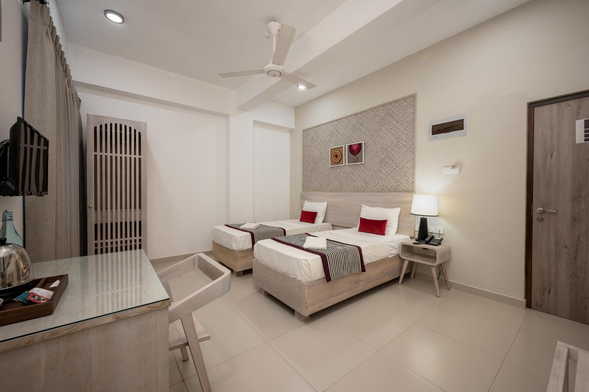 Hotel Oviya Vavuniya Exterior foto