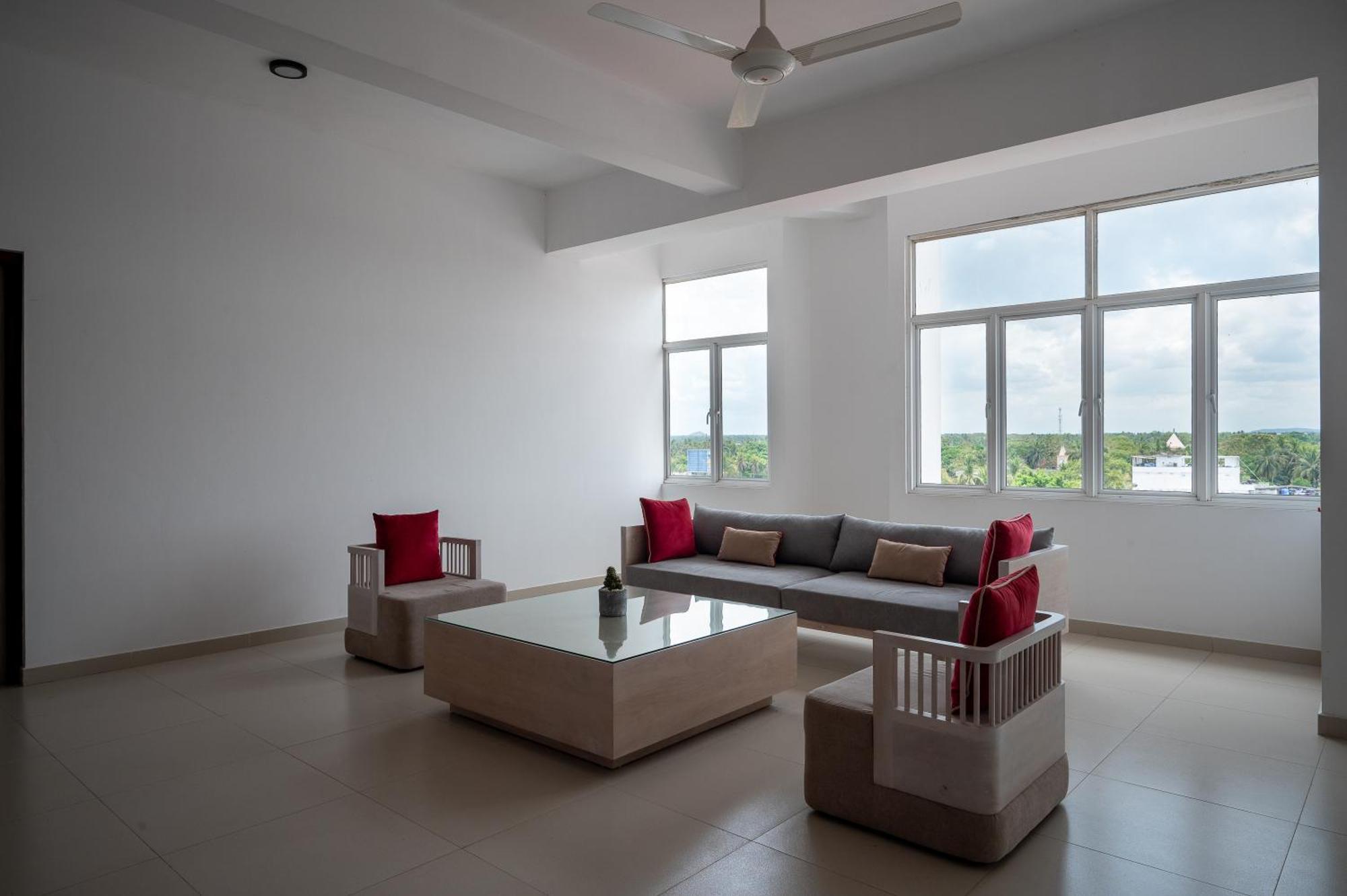 Hotel Oviya Vavuniya Exterior foto