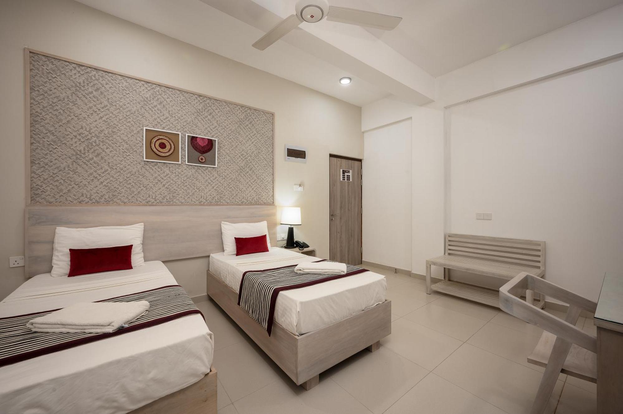 Hotel Oviya Vavuniya Exterior foto