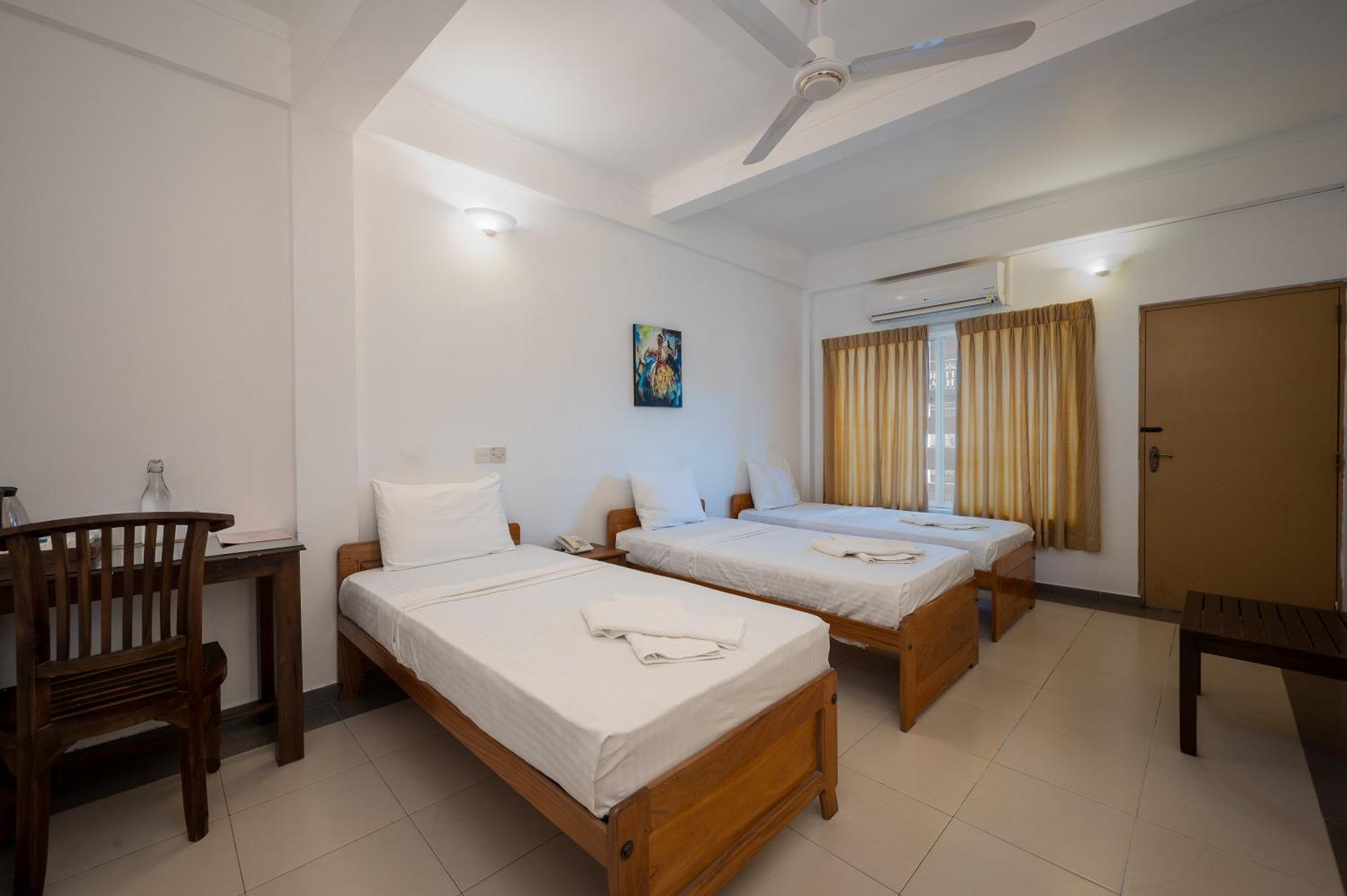 Hotel Oviya Vavuniya Exterior foto