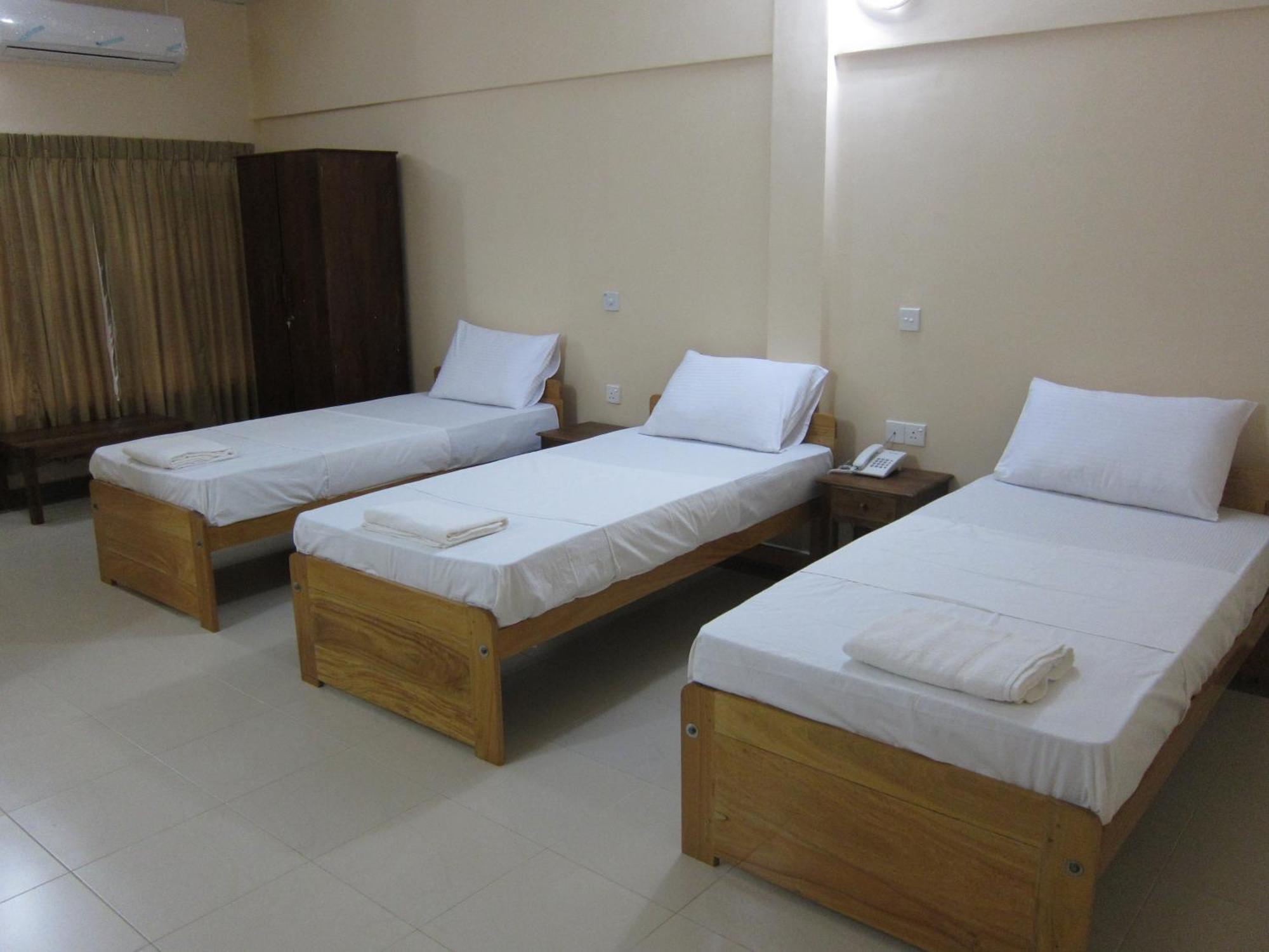 Hotel Oviya Vavuniya Exterior foto