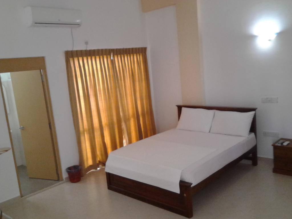 Hotel Oviya Vavuniya Exterior foto