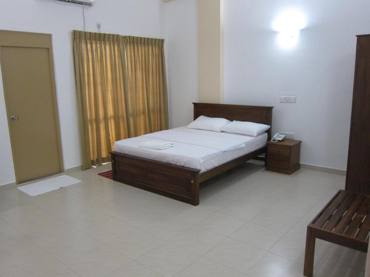 Hotel Oviya Vavuniya Exterior foto