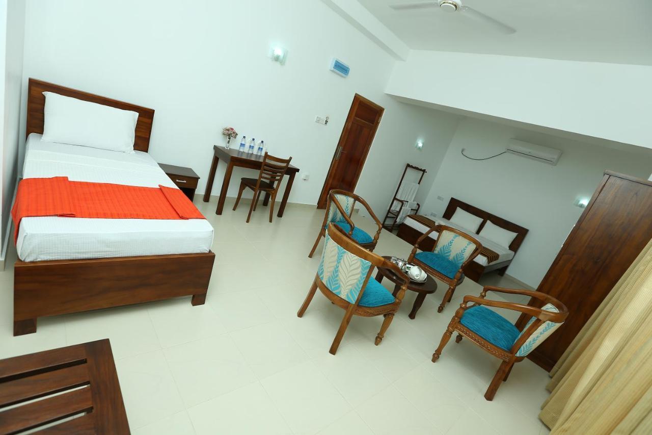 Hotel Oviya Vavuniya Exterior foto