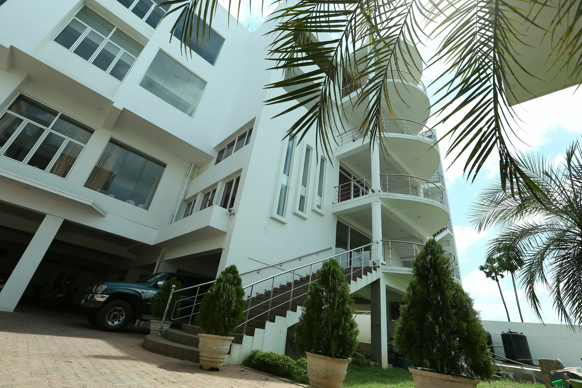 Hotel Oviya Vavuniya Exterior foto